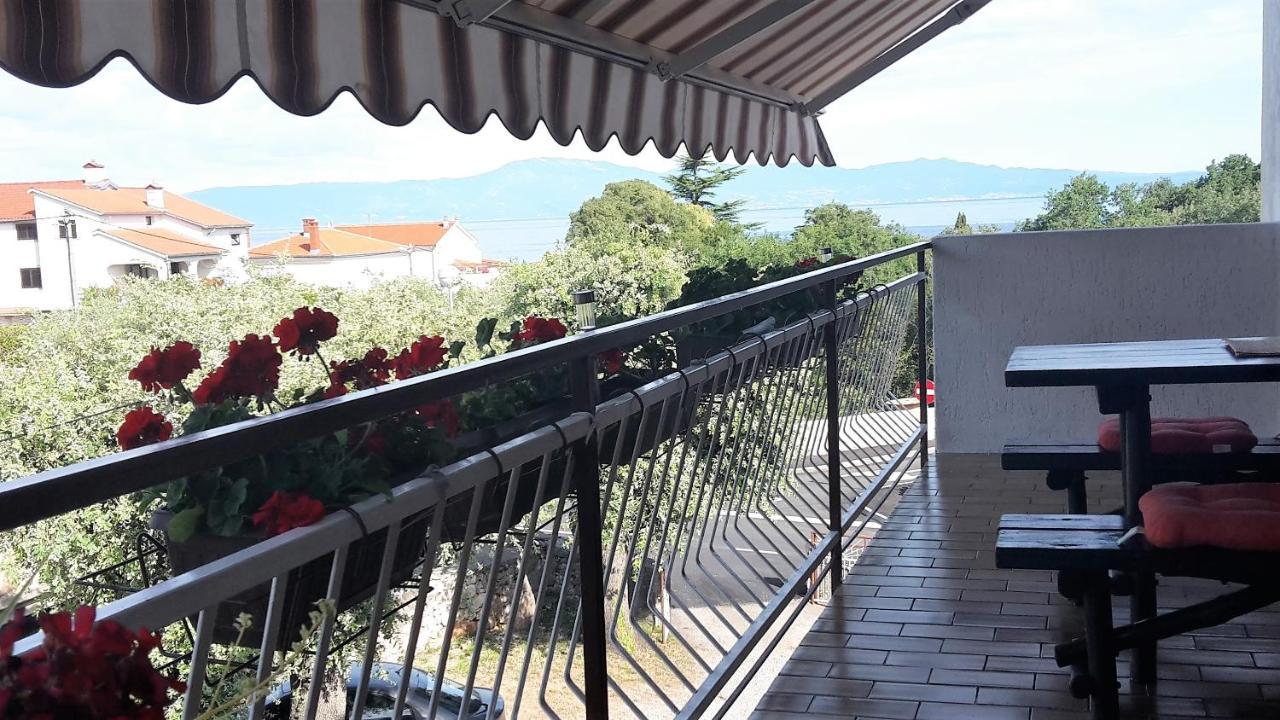 Apartments Sabina I Grapes Malinska Exterior foto