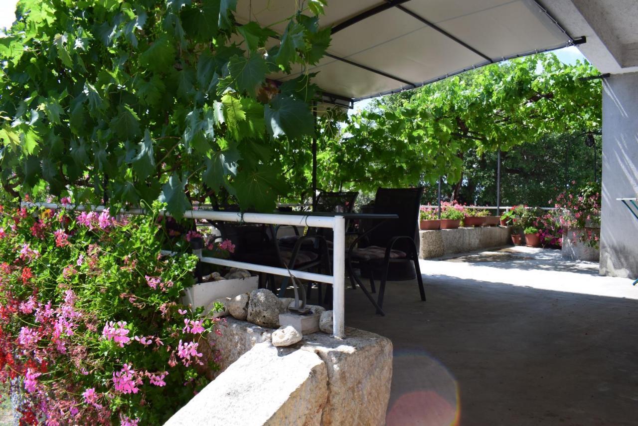 Apartments Sabina I Grapes Malinska Exterior foto