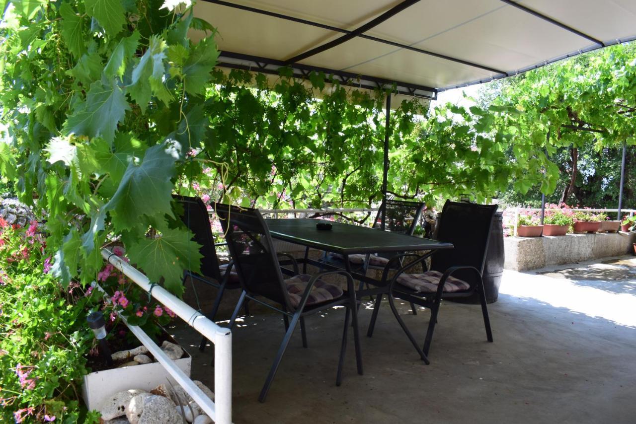 Apartments Sabina I Grapes Malinska Exterior foto