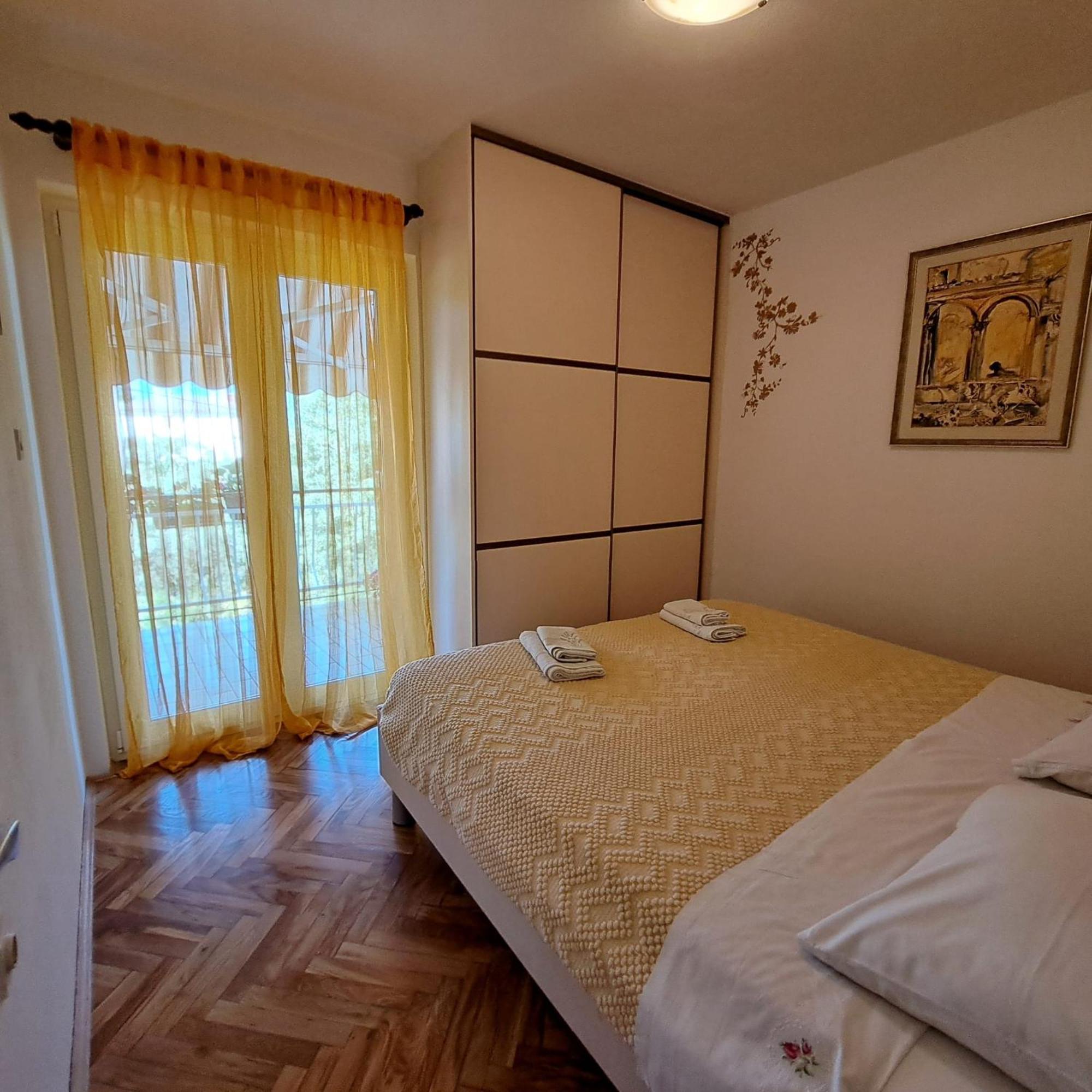 Apartments Sabina I Grapes Malinska Exterior foto