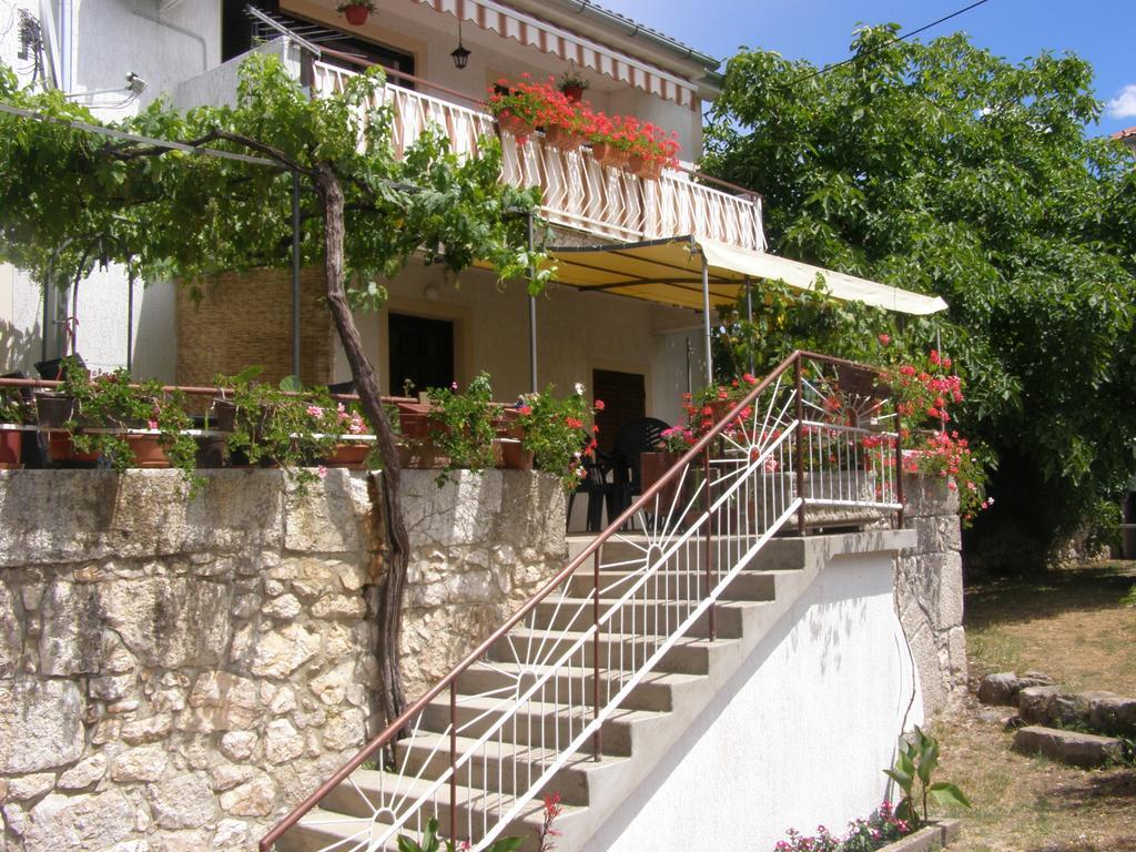 Apartments Sabina I Grapes Malinska Exterior foto