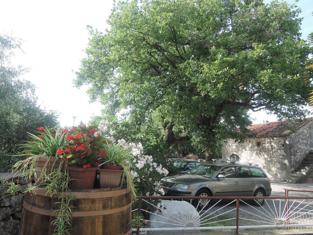 Apartments Sabina I Grapes Malinska Exterior foto