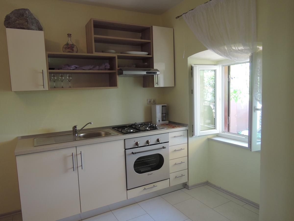 Apartments Sabina I Grapes Malinska Exterior foto